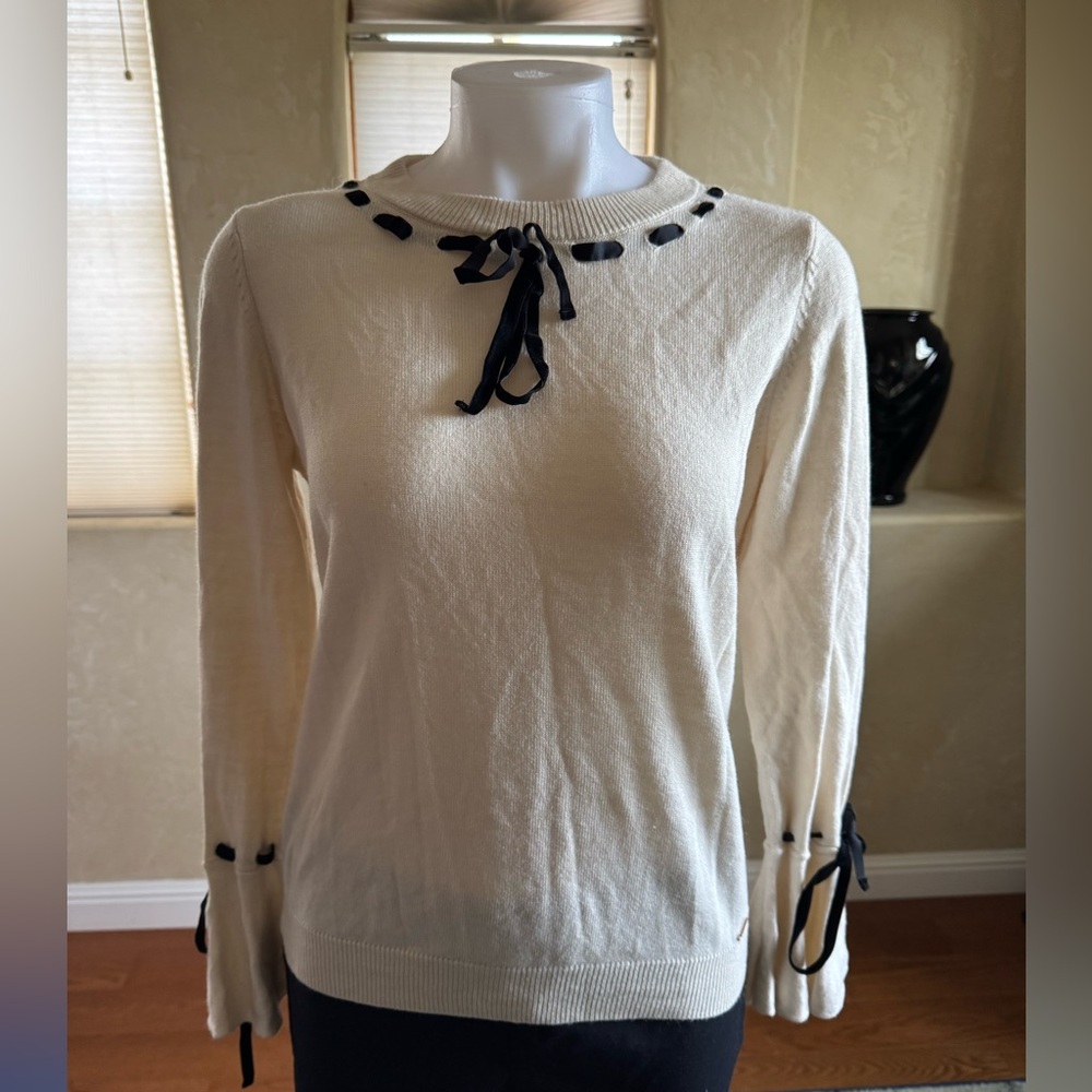 Ivanka Trump White Sweater With Black Bow Accents Sz Medium